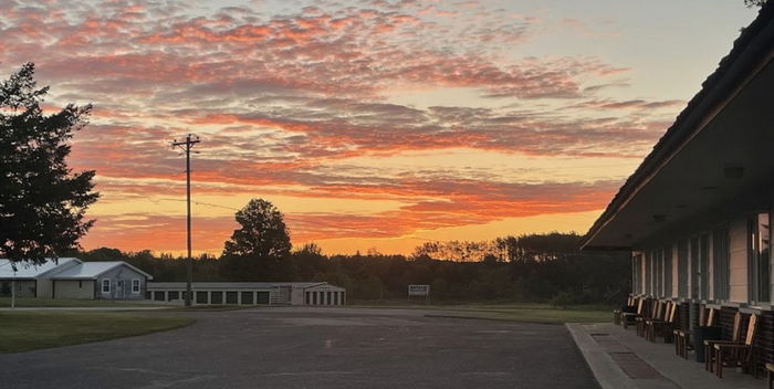 Knollwood Inn